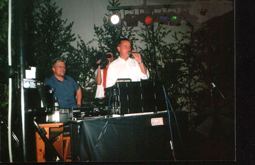 2000 07 07 DJ Revival in Aue Erzgebirge Lutz Junghans und Fernsehteam MDR
