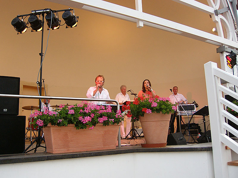 2013 07 27 Freilichtbühne Kurplatz Göhren Showorchester Fritz Buschner (1)